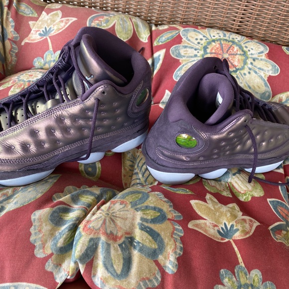 Dark Raisin Jordan 13 size 7y - Picture 3 of 5